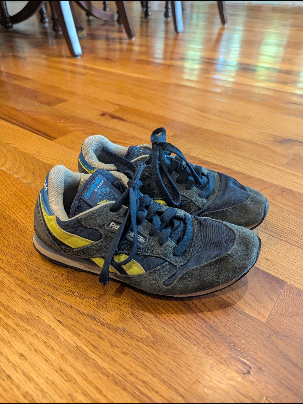 Reebok Boys's Classic Navy and Yellow Running Shoes/Sneakers Sz 4